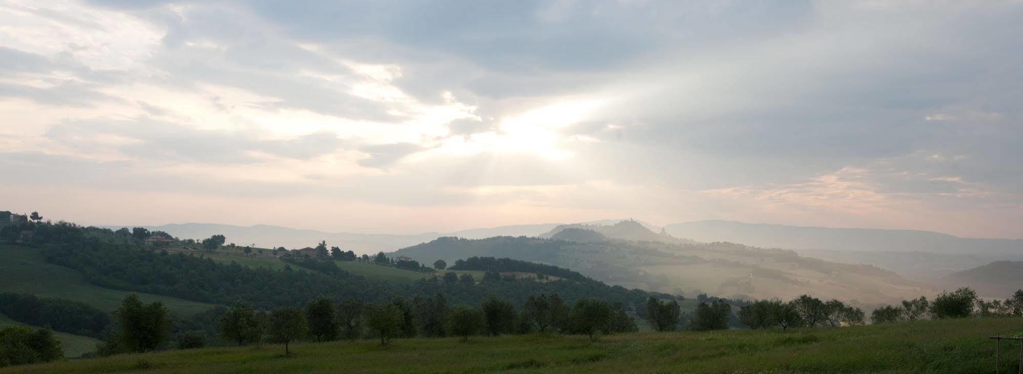 Tenuta Di Canonica Тоди Экстерьер фото